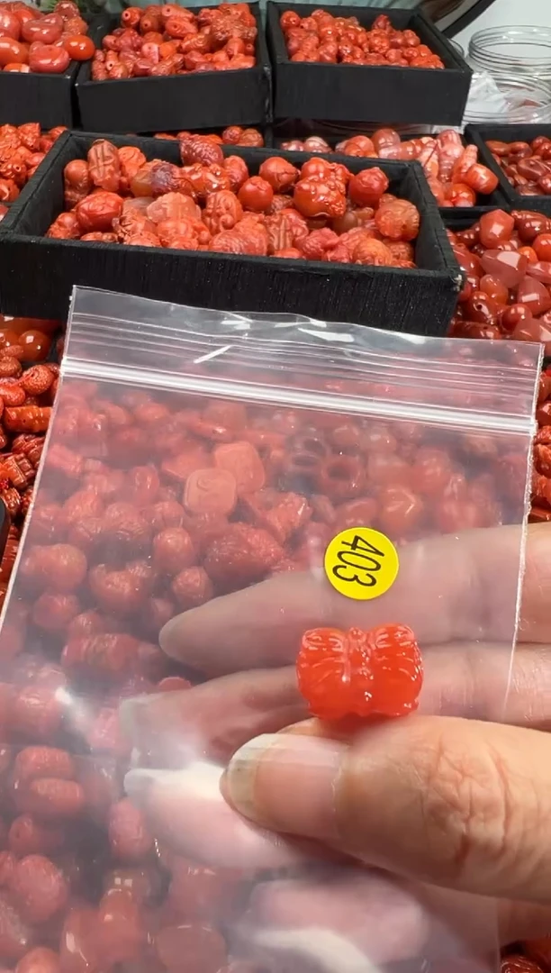 南红玛瑙未镶嵌颈饰1