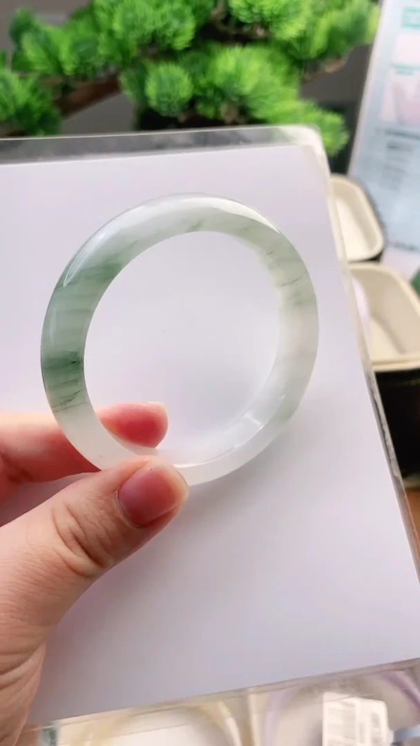 【闪购商品】石英质玉手镯未镶嵌56