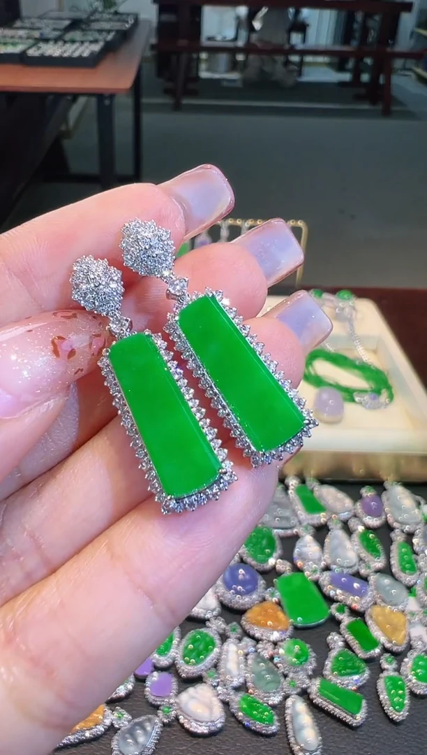 【闪购商品】翡翠耳饰18K金镶嵌翡翠