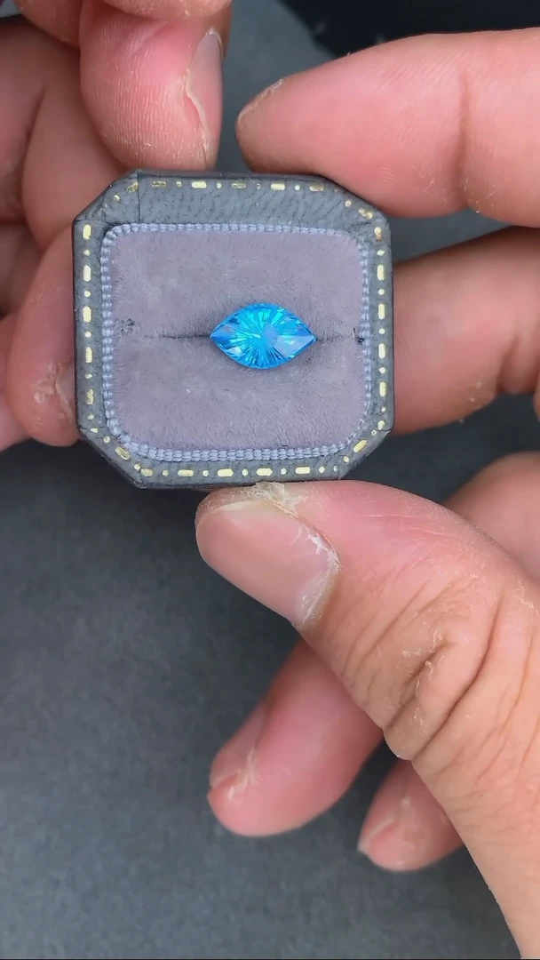 未镶嵌裸石托帕石2.29克拉