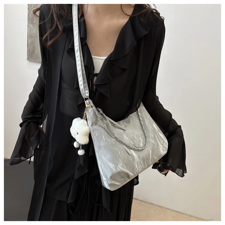 休闲软面大容量包链条通勤包时尚单肩斜挎可放书包包