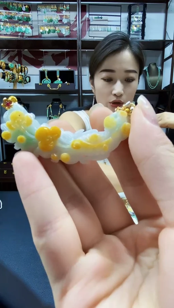 颈饰未镶嵌翡翠吊坠