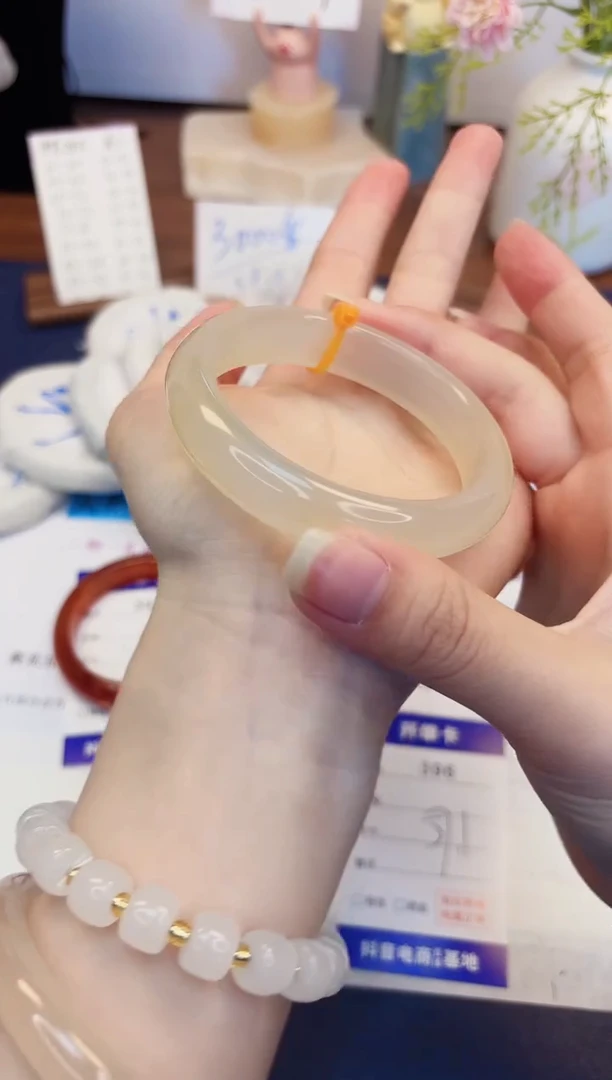 【闪购商品】石英质玉手镯未镶嵌396-财气镯-圈口57