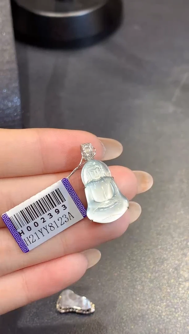 吊坠(不含链)18K金镶嵌翡翠天****难多样性发其一