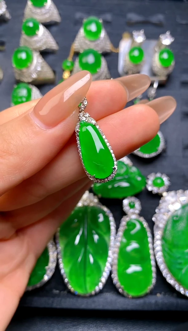 【闪购商品】翡翠吊坠(赠链)银S925镶嵌福瓜吊坠