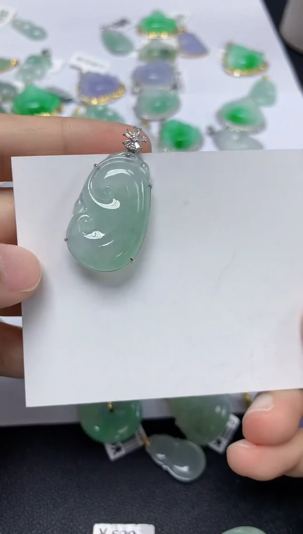 翡翠18K金镶嵌颈饰天然缅甸翡翠A货