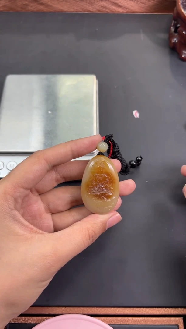 【闪购商品】和田玉吊坠(赠链)未镶嵌且末金山微色差吊坠L