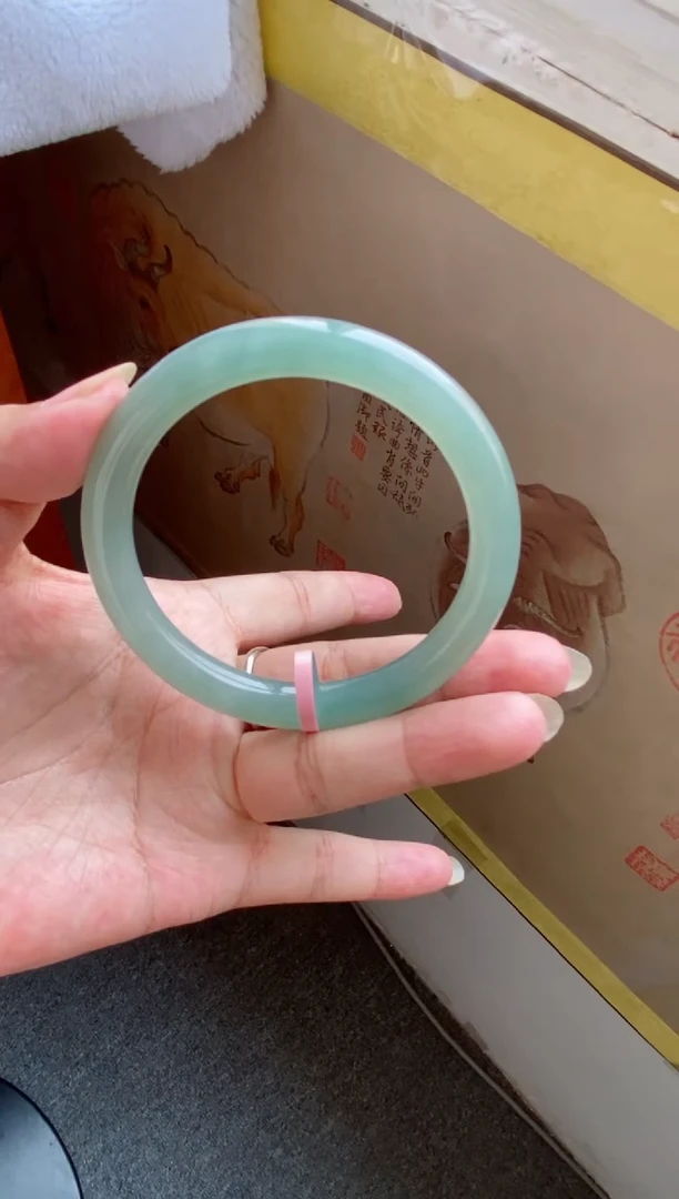 翡翠手镯未镶嵌（十星强推）冰透胶湖水绿圆条6号有细纹