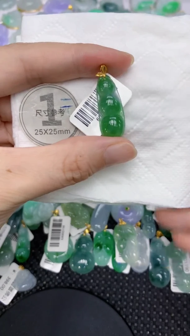 颈饰18K金镶嵌翡翠111111111