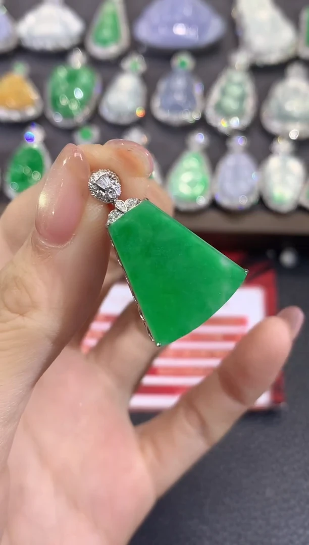 吊坠(不含链)18K金镶嵌翡翠D9翡翠