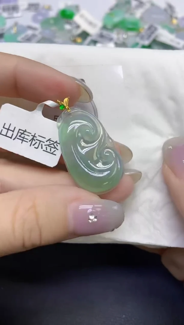 颈饰18K金镶嵌翡翠天然缅甸翡翠A货多样性发一件