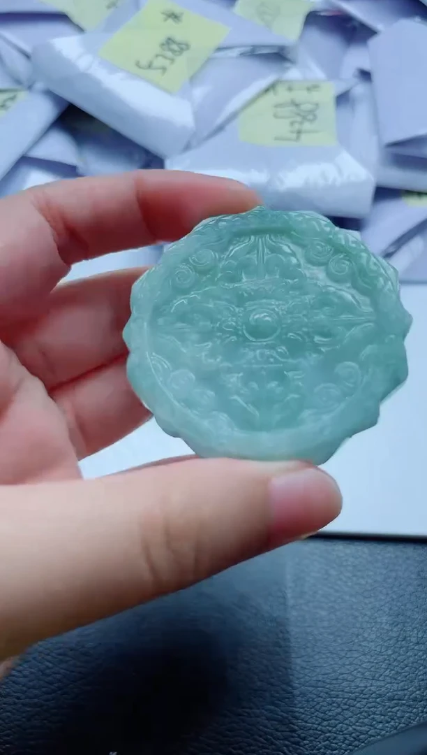 翡翠未镶嵌颈饰