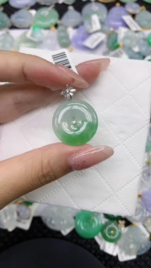 颈饰18K金镶嵌翡翠1111111111