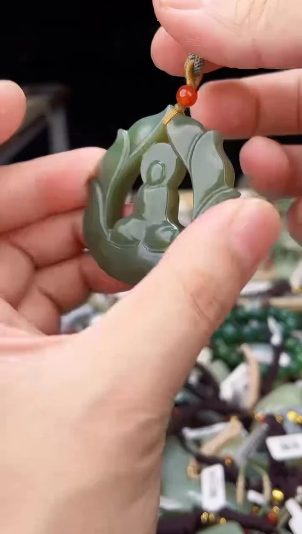 颈饰未镶嵌和田玉1