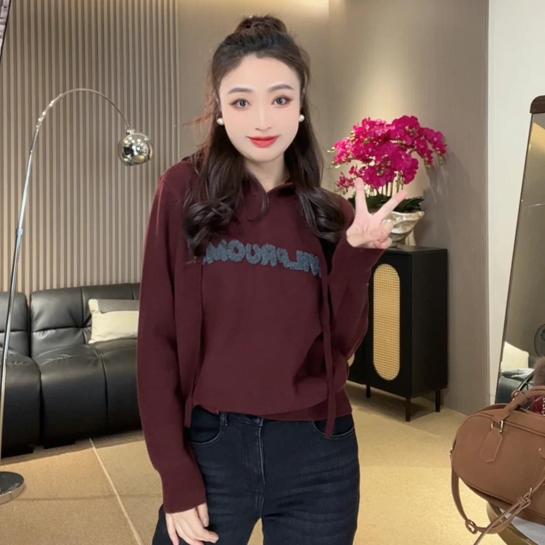 【欧加恋恋】2024秋冬新款时尚百搭宽松拼色字母帽衫毛衣 B24122110