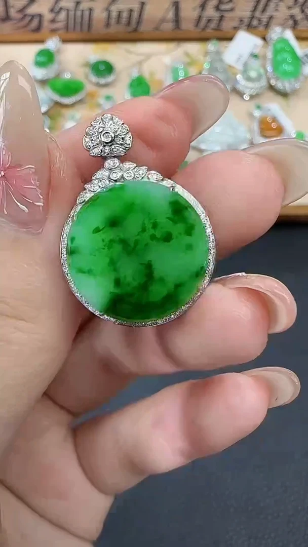 吊坠(不含链)18K金镶嵌翡翠17