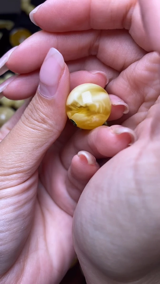 未镶嵌琥珀裸石葵. 38