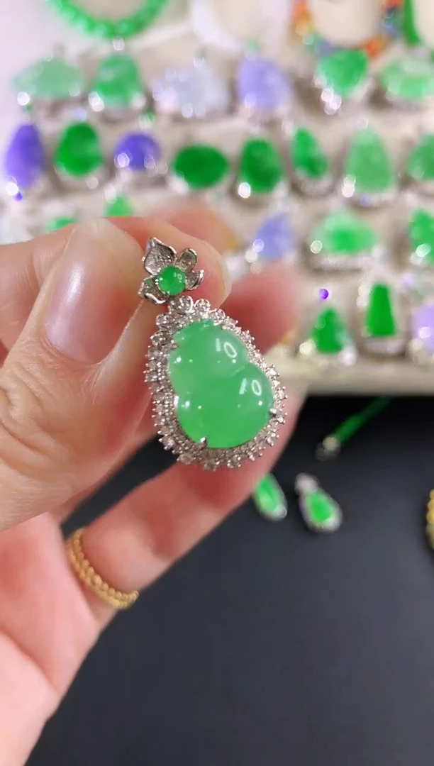 吊坠(不含链)18K金镶嵌翡翠178|