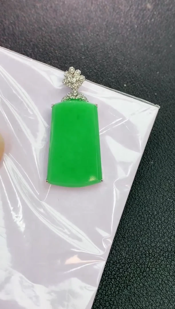 颈饰18K金镶嵌翡翠赠礼盒证书 珍珍