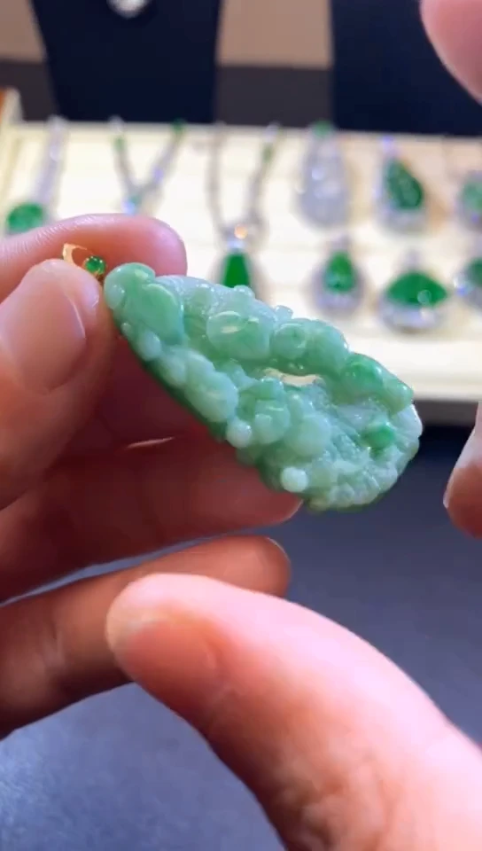 【闪购商品】翡翠吊坠(赠链)18K金镶嵌缅甸天然A货翡翠