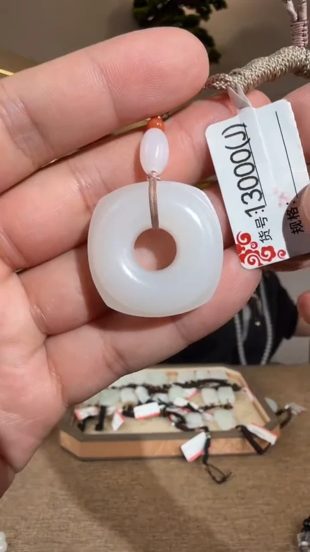 颈饰未镶嵌和田玉1J