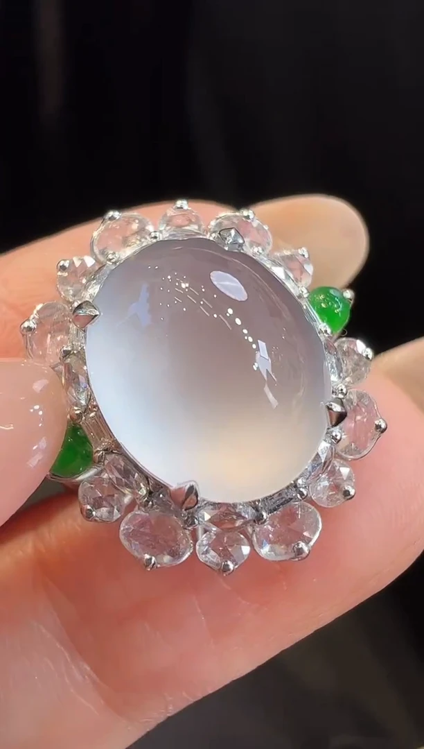 18K金镶嵌戒指翡翠戒指