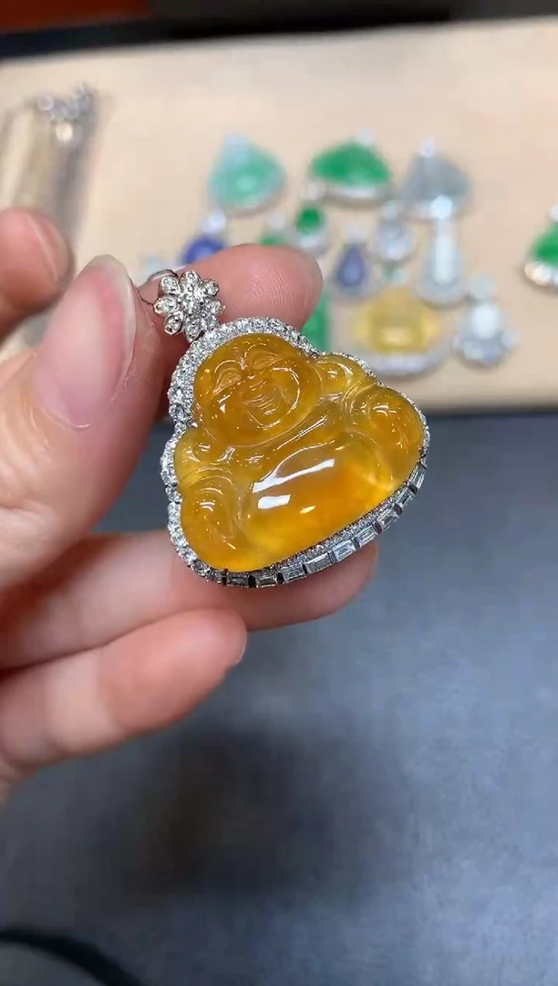 翡翠18K金镶嵌颈饰佛公【无服务费】