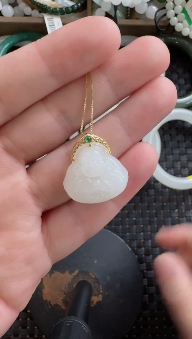 颈饰未镶嵌和田玉抱抱佛