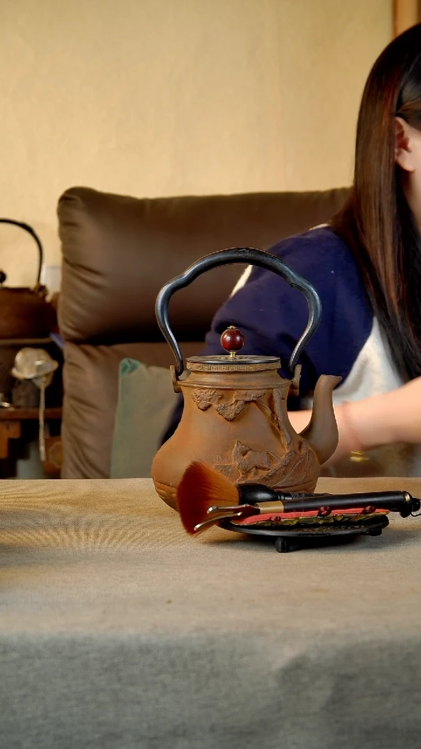 大**处吉春堂铁壶