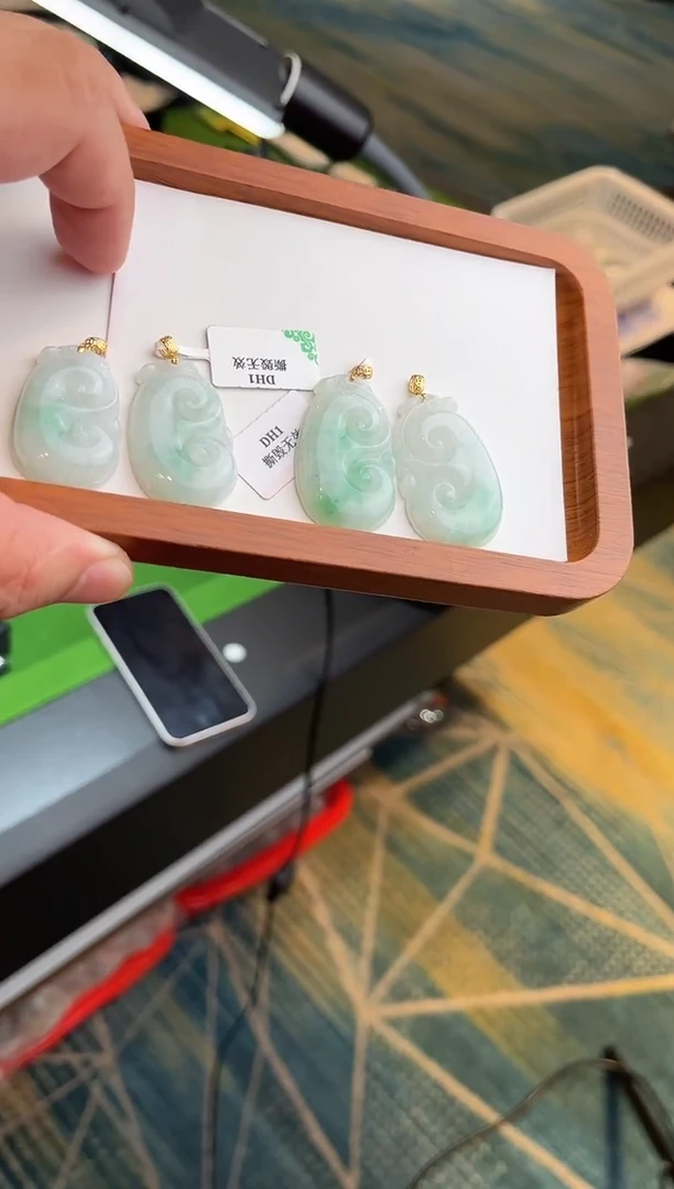 颈饰18K金镶嵌翡翠12802/多样性发一个