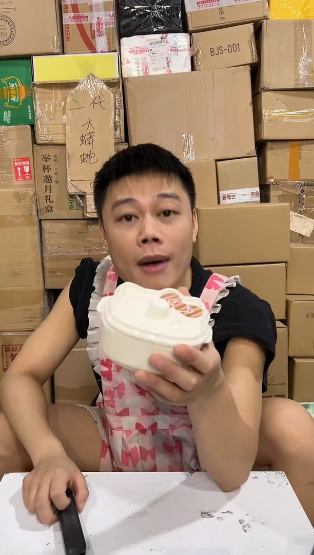 瓷片白色kt猫炖盅