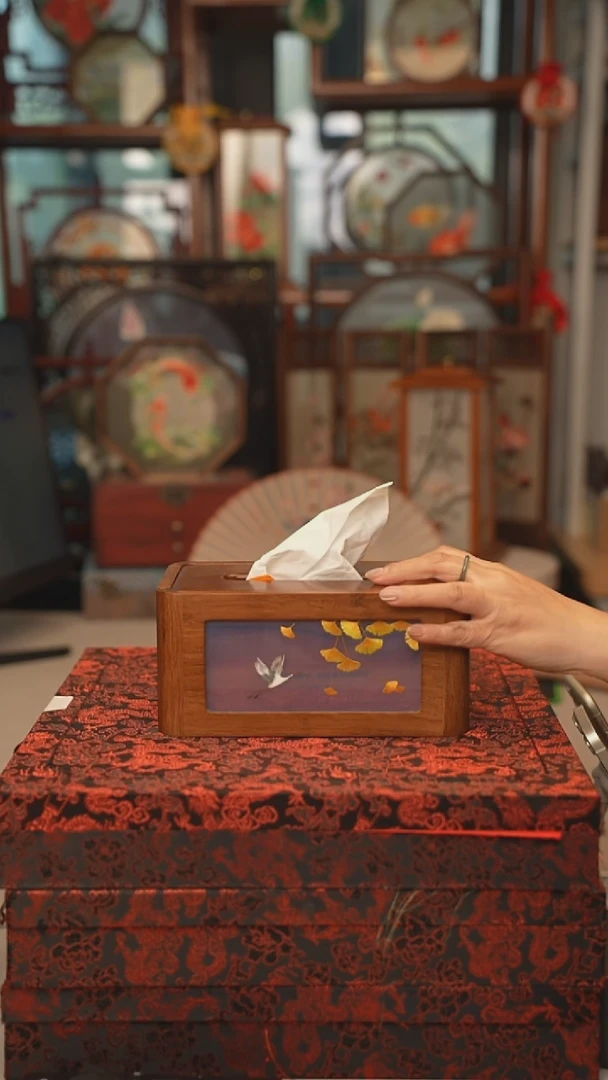 扇子苏绣作品手工纸巾盒