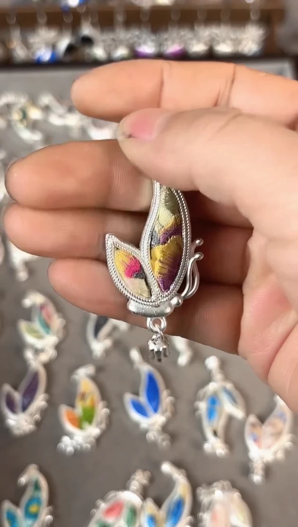 彩云南阁非遗老绣苗银饰品171