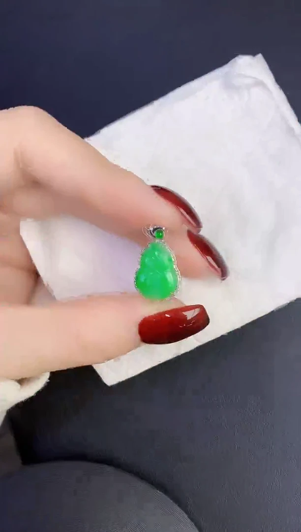 颈饰18K金镶嵌翡翠缅甸天然翡翠a货