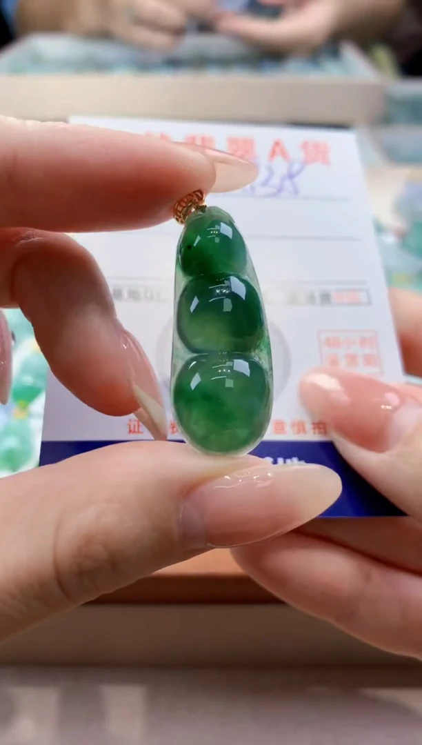 颈饰未镶嵌翡翠天然翡翠挂件