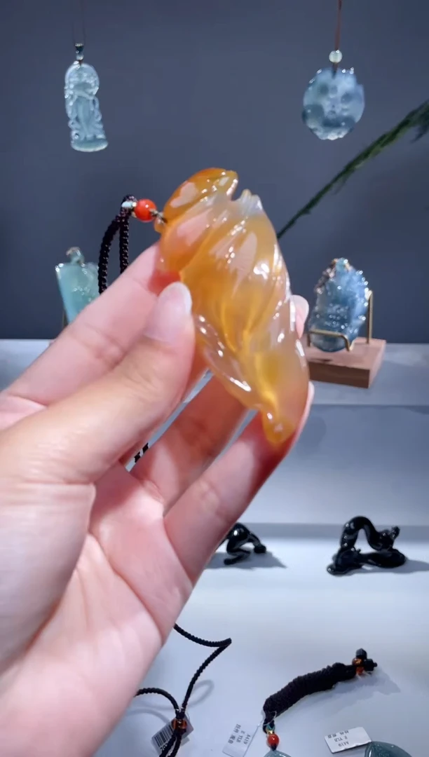 玛瑙/玉髓颈饰未镶嵌风***静随形