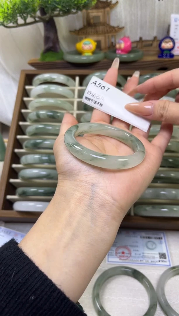 未镶嵌手镯石英质玉微瑕561