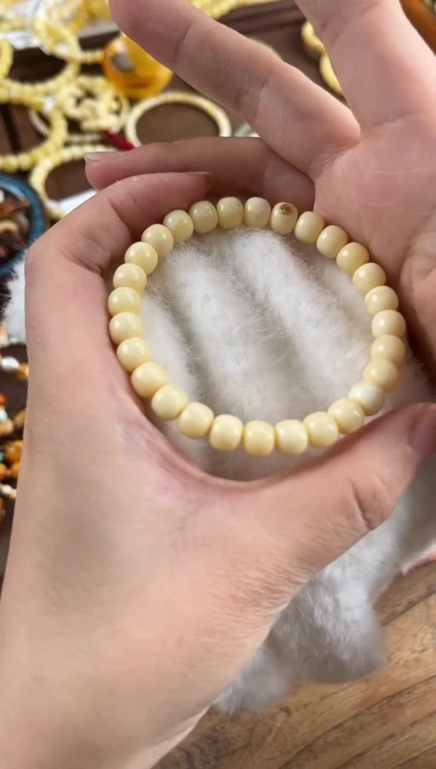 【闪购商品】蜜蜡裸石未镶嵌安好回血手串7.6