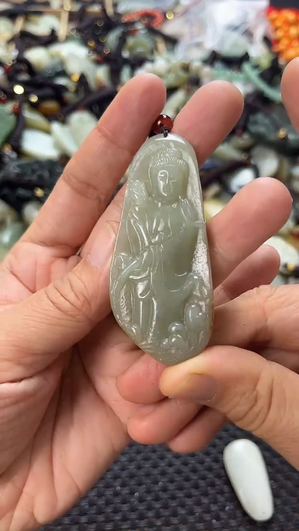 和田玉未镶嵌颈饰（多样性发一件）没有证书有瑕