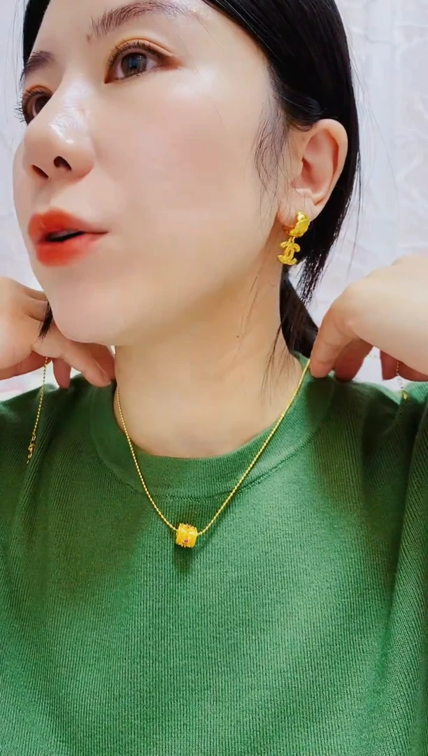 合金无051繁花吊坠