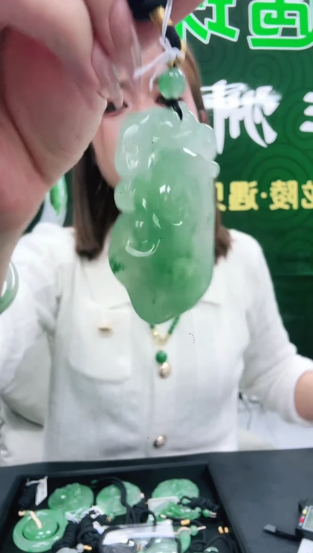 未镶嵌1石英质玉（非洲翠）/0159