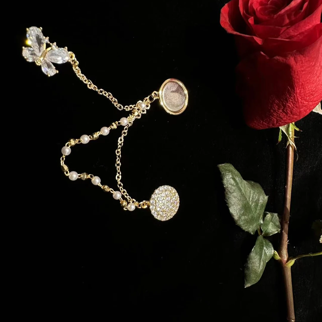 钛钢吊坠 原创设计水晶素款百搭饰品复古经典两戴精致吸扣