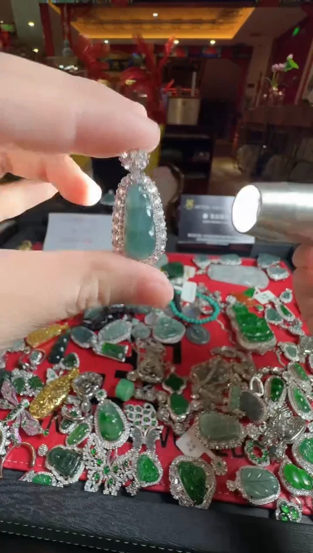 颈饰未镶嵌翡翠翡翠