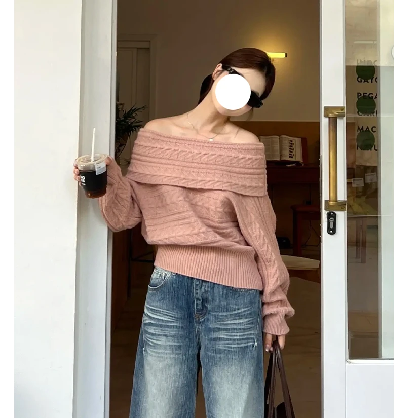 法式粉色麻花一字领露肩套头毛衣女秋冬外穿慵懒风宽松针织衫上衣