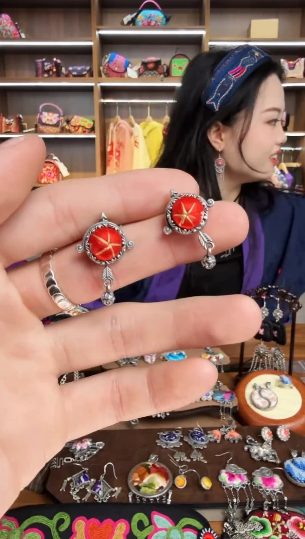 【闪购商品】织绣141蒙阿苏苗绣传承