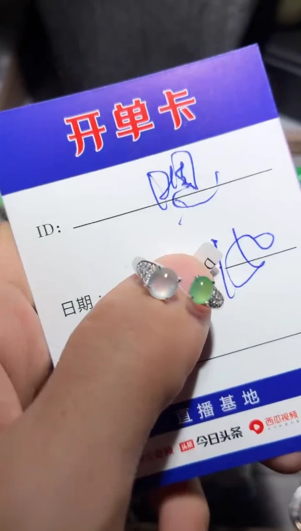 翡翠戒指银S925镶嵌嗯*?嗯哼