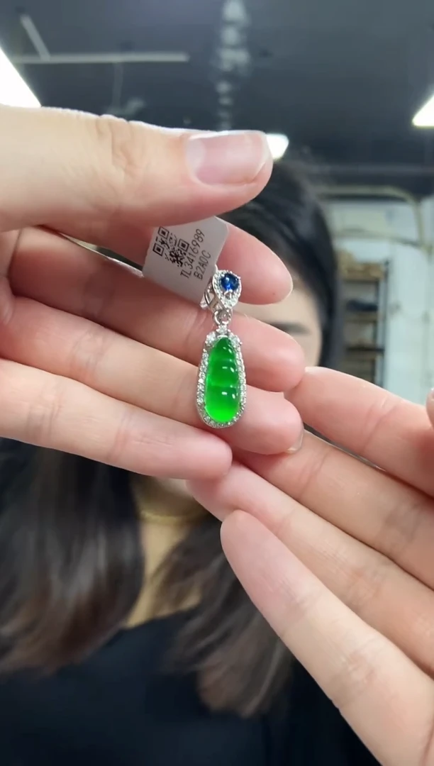 【闪购商品】翡翠吊坠(不含链)未镶嵌多样性发其一颜色微差