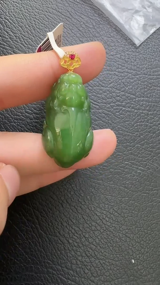 颈饰18K金镶嵌和田玉荣倩