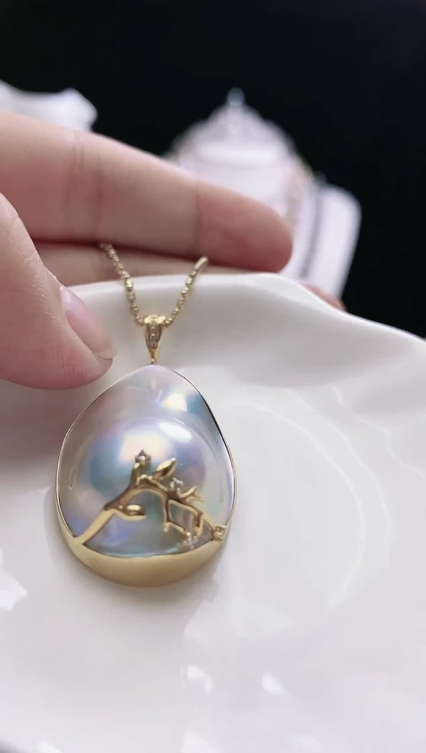 18K金镶嵌颈饰拼合珍珠（马贝珠）海水马贝吊坠