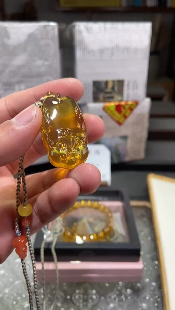 琥珀颈饰未镶嵌如虎添翼